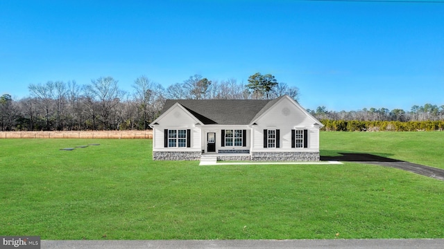 view of front facade with a front yard