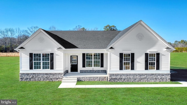 ranch-style house featuring a front yard and covered porch