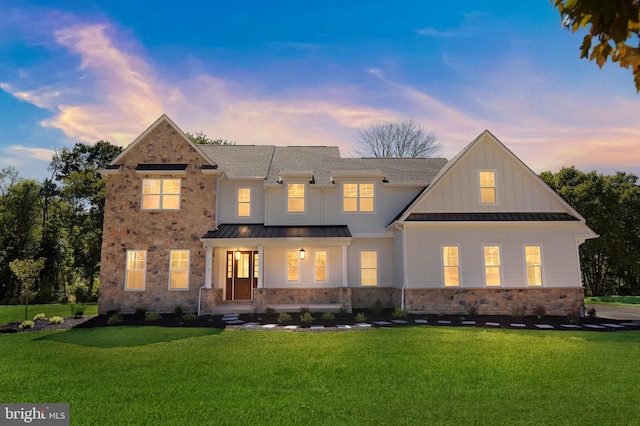 view of front facade with a lawn