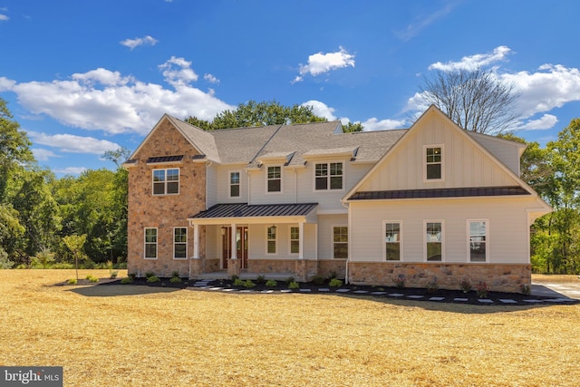 view of front of property featuring a front lawn