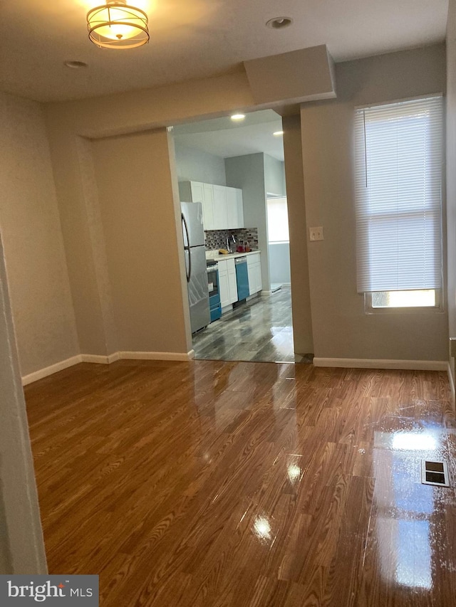 spare room with dark wood-type flooring and sink