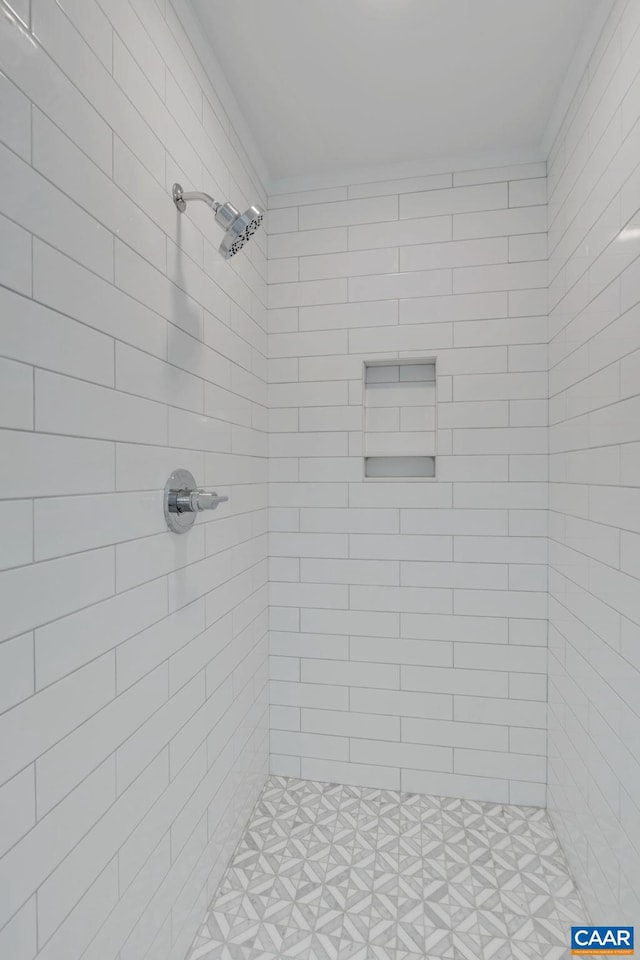 bathroom featuring tiled shower