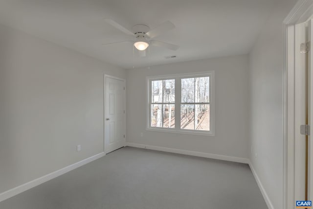 unfurnished room featuring ceiling fan and light colored carpet