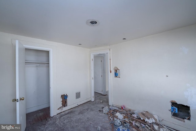 unfurnished bedroom featuring a closet