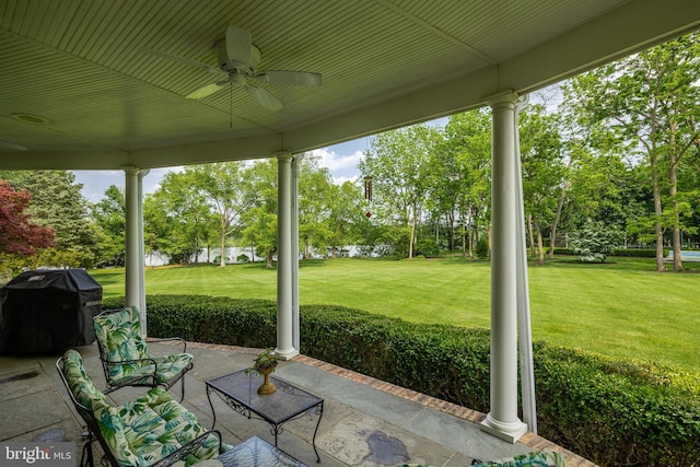 view of terrace with ceiling fan