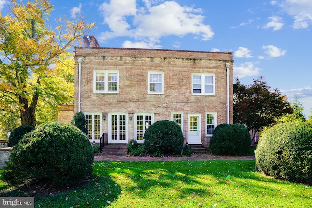 view of front of home featuring a front lawn