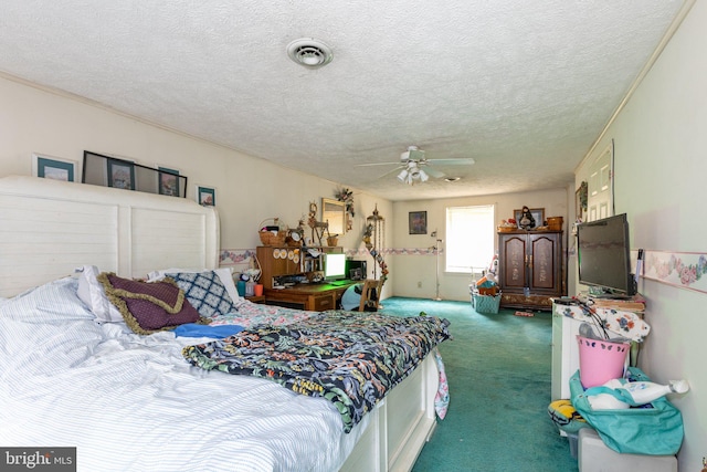 bedroom featuring ceiling fan, a textured ceiling, and carpet