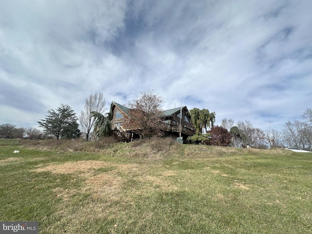 view of yard with a rural view