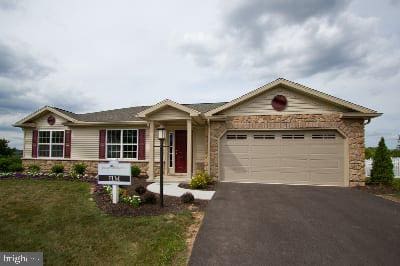 01 Lavender Ln, Lebanon, PA 17042