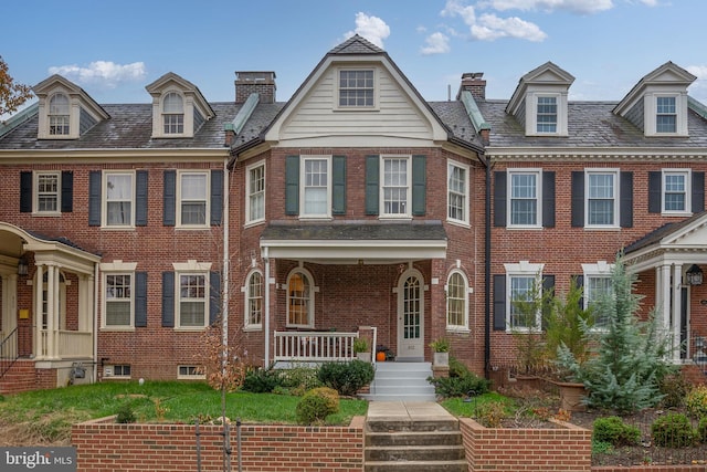 view of front of home featuring a porch