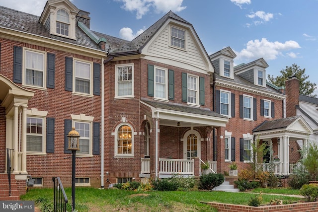 view of front of home featuring covered porch