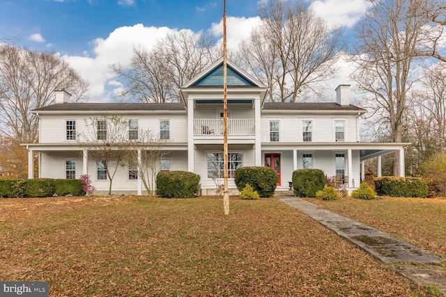 view of front facade featuring a front yard