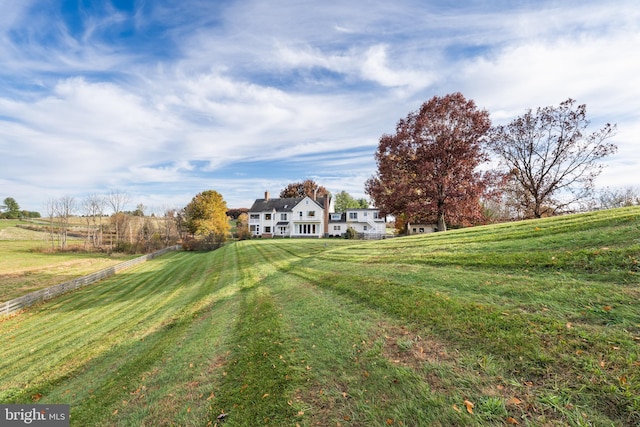 view of yard featuring a rural view