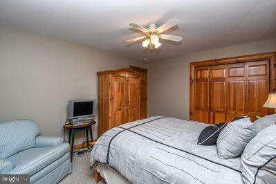 carpeted bedroom with ceiling fan