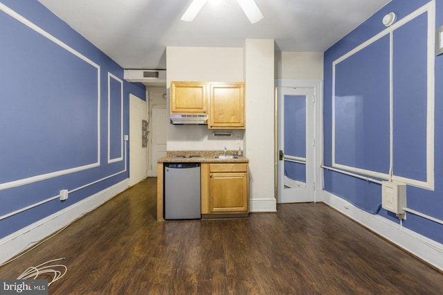 kitchen with dishwasher, dark hardwood / wood-style floors, sink, light brown cabinetry, and ceiling fan