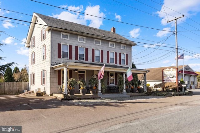 view of front of property featuring covered porch