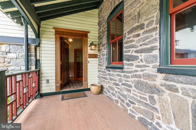 property entrance with covered porch