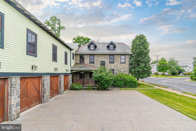 view of front of property featuring a garage