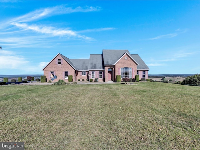 view of front of home featuring a front yard