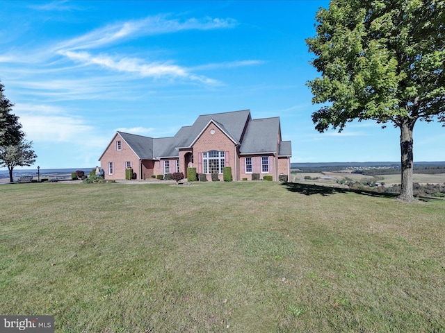 view of front of property with a front yard