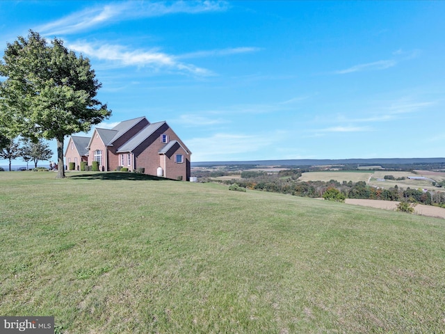 view of yard featuring a rural view