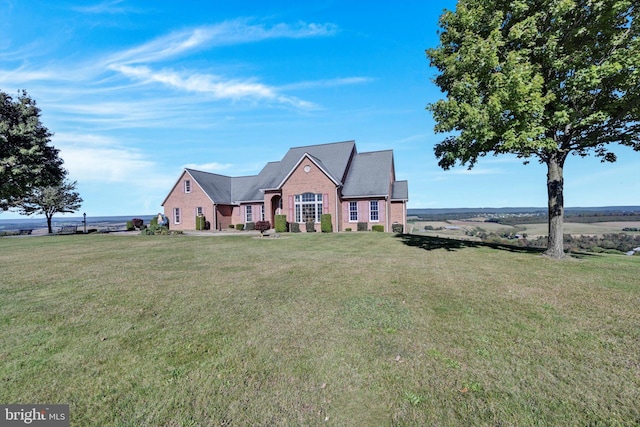 view of front facade featuring a front lawn and a rural view