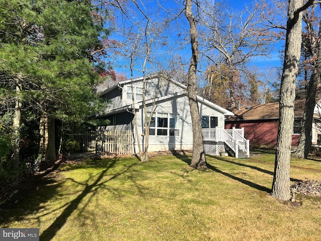 view of front of home featuring a front yard