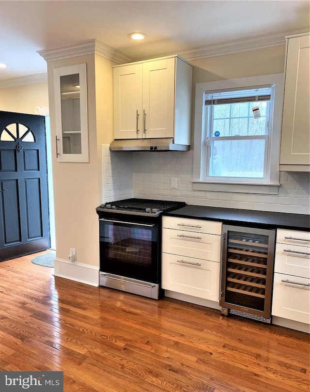 8067 Croom Rd, Upper Marlboro, MD 20772 - bar featuring wine cooler, range with gas cooktop, crown molding, recessed lighting, and backsplash
