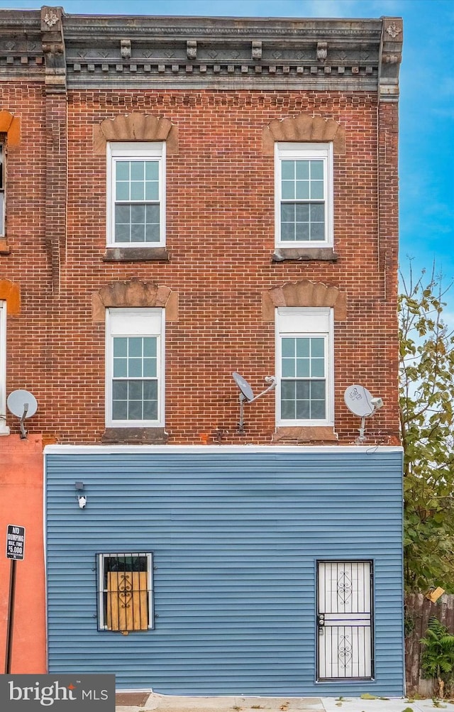 view of front of house