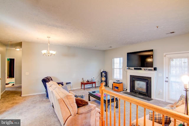 living room with light carpet, an inviting chandelier, and a textured ceiling