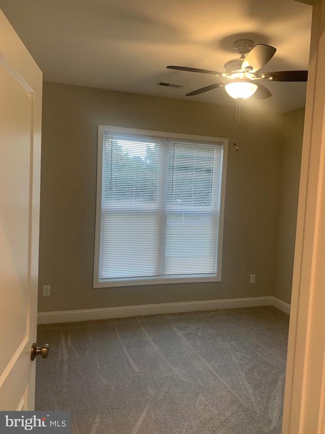 carpeted empty room featuring ceiling fan