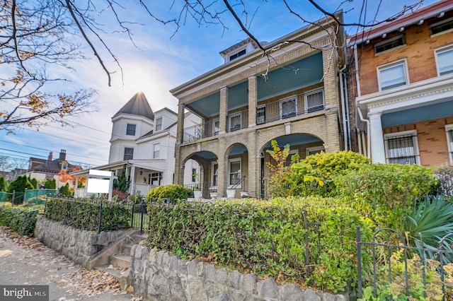 view of front of home featuring a balcony