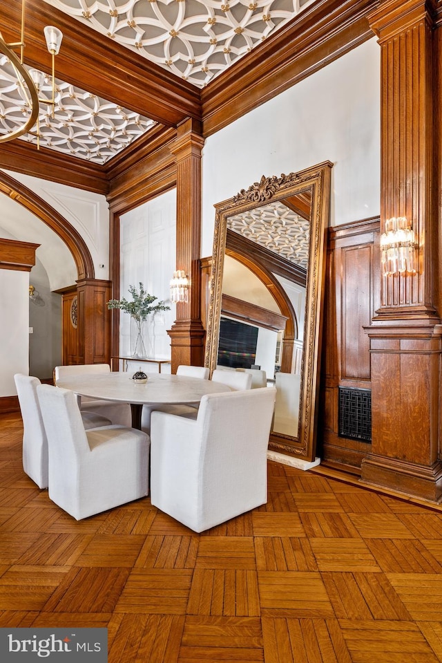 unfurnished dining area featuring ornamental molding