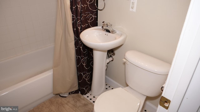 bathroom with toilet, tile patterned floors, and shower / tub combo with curtain