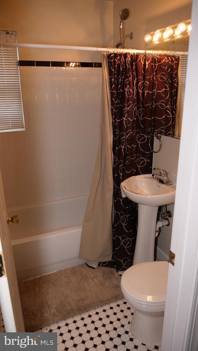 full bathroom featuring shower / bath combo, toilet, and sink