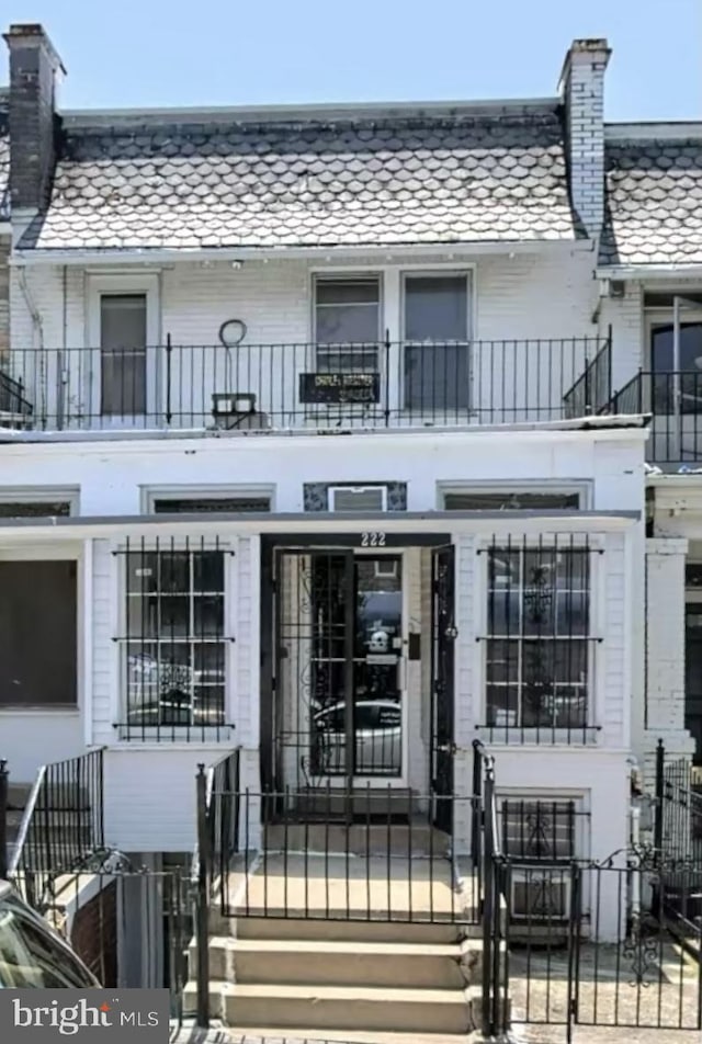 exterior space featuring a balcony