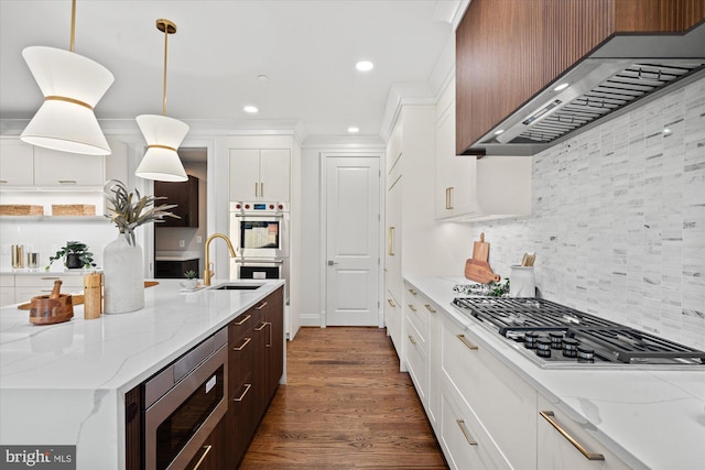 living room featuring wine cooler, crown molding, and light hardwood / wood-style flooring