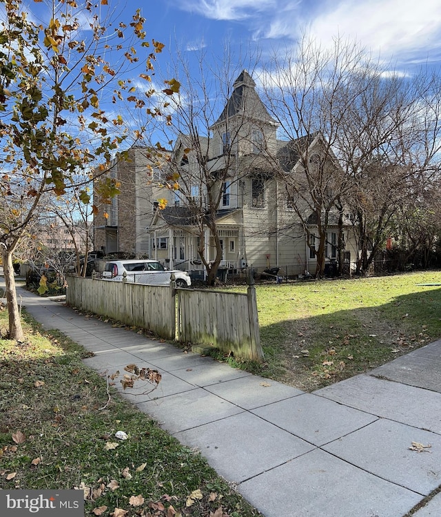 view of front of property with a front lawn