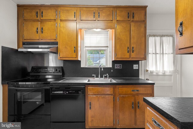 kitchen with sink, tasteful backsplash, and black appliances