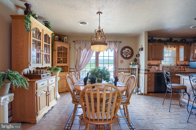 625 Brown Rd, Myerstown, PA 17067 - dining area featuring healthy amount of natural light and a textured ceiling