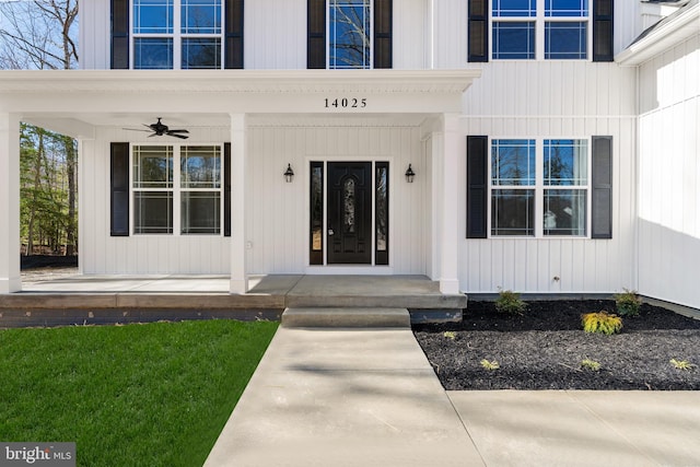 property entrance with ceiling fan and a porch