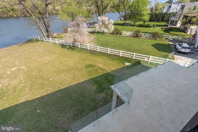 view of yard featuring a water view