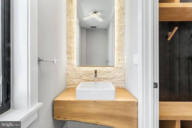 bathroom with backsplash and vanity