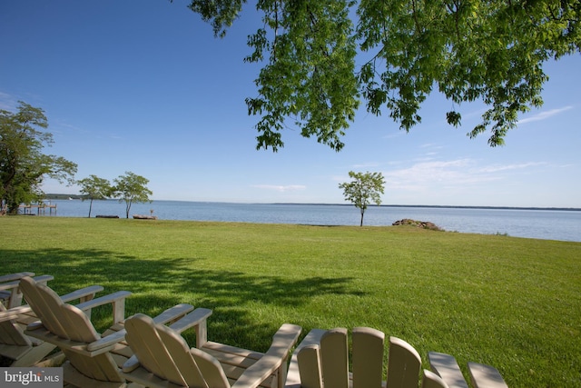 view of yard featuring a water view