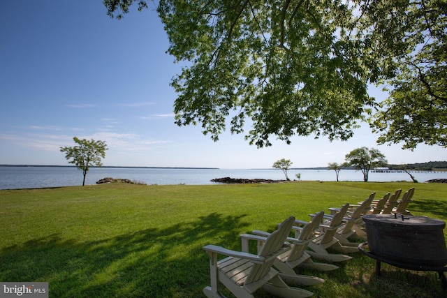 view of yard featuring a water view