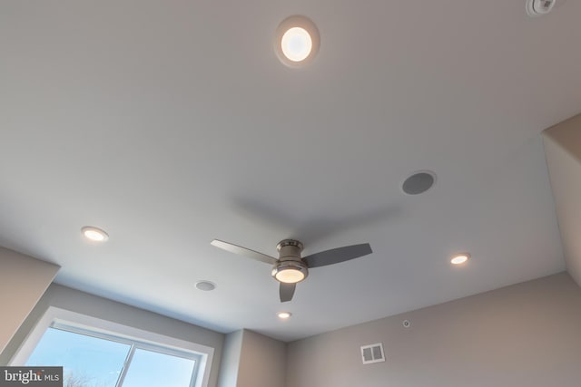 room details featuring ceiling fan