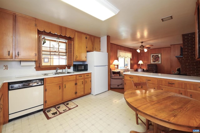 kitchen featuring ceiling fan, sink, kitchen peninsula, and white appliances