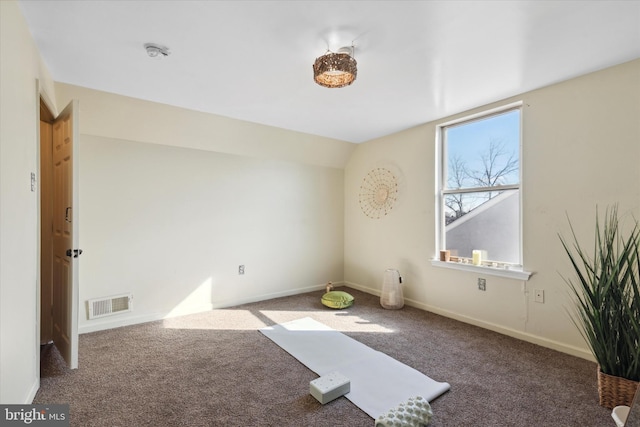 empty room with vaulted ceiling and carpet