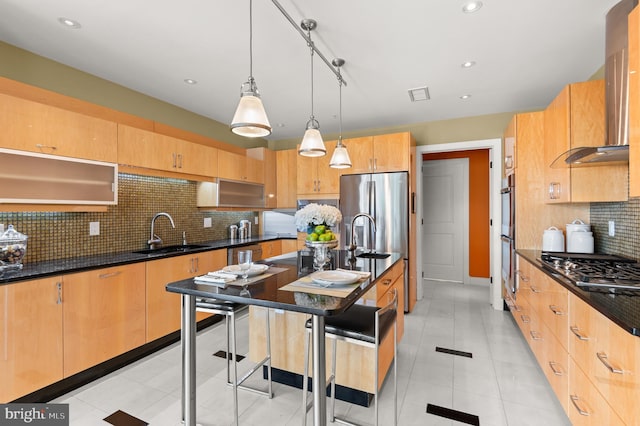 kitchen featuring a breakfast bar, sink, hanging light fixtures, tasteful backsplash, and stainless steel appliances