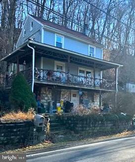 view of front of home with a balcony